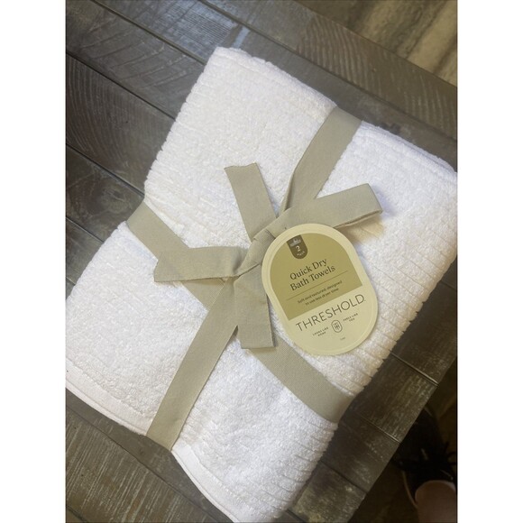 Brand New Threshold Quick Dry 2-pc Bath Towels in White 30 x 54" NWT - Picture 1 of 3